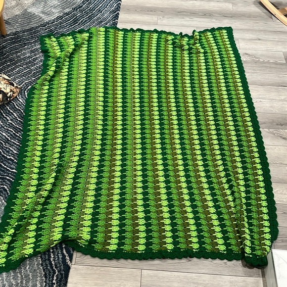 Huge green handmade knit blanket - Picture 4 of 6